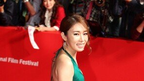 [포토] 유인나, 숨막히는 뒤태… 男心 심장 요동