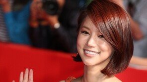 [포토] 오인혜, 전세계 축제서 19금 드레스 ‘충격’