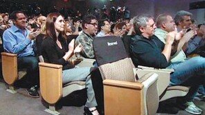 [스티브 잡스 사망]“이제 씨없는 사과” vs “그래도 애플은 애플”
