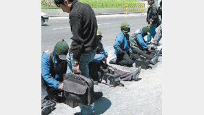 얼굴없는 볼리비아 슈샤인 보이들