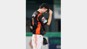 사도스키 “…” 속타는 롯데