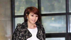 [포토] ‘미니 원피스’ 김혜수, ‘차원이 다른 퍼펙트 각선미’