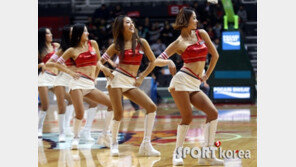 [포토] 치어리더, ‘매끈한 복근에 반했나요?’