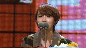 ‘소속사 분쟁’ 윤하, 눈물의 수상소감 “다시 노래할 수 있을 때…”