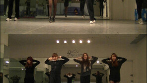 청순 민낯 쇼콜라, 중독성 강한 ‘개다리 춤’  공개