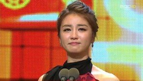 ‘MBC 연예대상’ 박하선, 눈물의 수상소감 후 ‘뿌잉뿌잉’… “귀여워!”