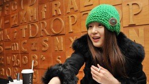 [연예 뉴스 스테이션] 전지현 열애설 후 첫 공식행사…그저 웃기만