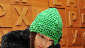 전지현, “팬들의 열애 축하 인사에 그저 웃음만”