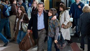 ‘폭행설’ 멜 깁슨, 전 부인에게 위자료 4600억 지급