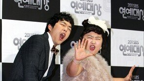 [포토] ‘SBS 연예대상’ 홍윤화-김민기, 포즈부터 개그감 폭발