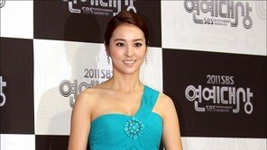 [포토] ‘SBS 연예대상’ 한혜진, 연기대상으로 착각? 여신자태 눈길