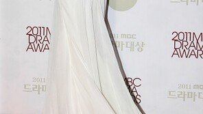[포토] ‘MBC 연기대상’ 손담비, 명품뒤태 깜짝 공개