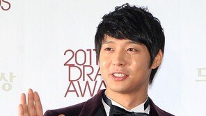 [포토] ‘MBC 연기대상’ 박유천, 女心 잡는 손짓인사