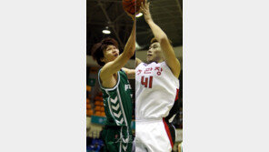 김주성 vs 오세근…신년 첫날 제대로 붙었다