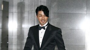 차승원-박유천, 검정색 수트로 남성미 발산