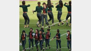 소녀시대, 하이힐 벗으니…각선미 ‘들통’