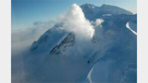 알래스카 화산폭발… 북미 하늘길 비상