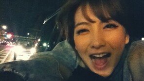 강지영, 달리는 차 안에서 입 크게 벌리고…헉!