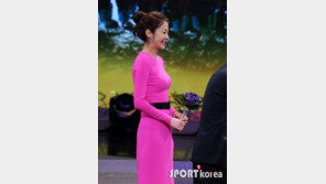 [포토] 핫핑크 드레스 입은 고현정, 살 빠지니…