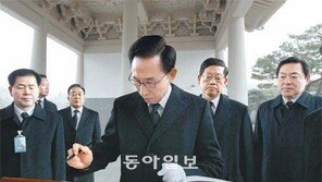李대통령 현충원 참배