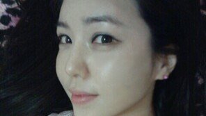 강예빈, 민낯 침대 셀카 공개 “돈 훔치는 꿈 꿨어요”