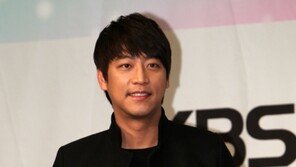 [포토] 오만석 ‘장갑이 포인트예요’