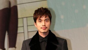 [포토] 코트로 한껏 멋을 낸 이동욱