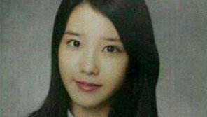 [스타 온라인] 긴 생머리의 졸업사진…“아이유 단정해유”