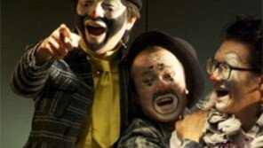 [공연 리뷰]에너지 넘치는 광대들, 배꼽은 못 잡네