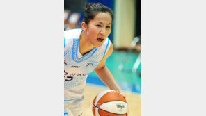 신정자 더블더블…KDB생명 산뜻한 출발