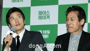 [포토] 김명민, 뭐라도 있나? 천장에 ‘시선 고정’