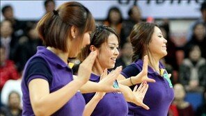 [포토] 초미니 치어리더, ‘늘씬한 각선미를 뽐내며’