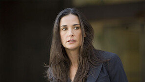 데미 무어, 女스타와 부적절한 관계? 양성애자설 등장