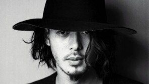 오다기리 조 “사실 패션에 대해 아무것도 모른다…”