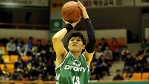 [포토] 윤호영 ‘침착하게 3점슛’