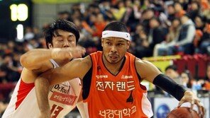 [포토] 문태종 ‘거침없이 들어가는거야’