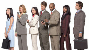 [DBR 스페셜]줄세워 기다리게 할수록 소비자 돈 더많이 쓴다?