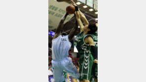 김주성 ‘더블더블’…동부 “1위 넘보지마”