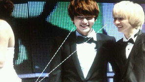 슈주 은혁-규현 ‘못된눈!’…여가수 엉덩이 바라보며 ‘므흣’