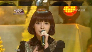 아이유, 긴머리 ‘싹둑’ 깜찍!…삼촌팬 열광