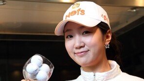 [Weekend Interview]  골퍼 배경은 “2012년에는 제발 남친 좀…”