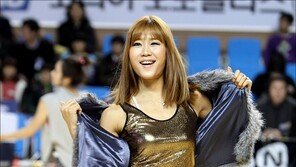 [포토] 치어리더, ‘공연도중 벗으니 S라인 몸매’