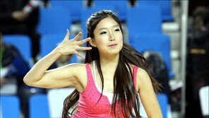 [포토] 치어리더, 민소매의 핫팬츠 유혹!
