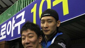 [포토] 천진난만 문성민, 운동회 온 기분으로 어부바 타고