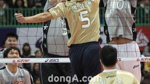 [포토] 코치진 이벤트 경기 “왕년엔 배구 좀 했지~”