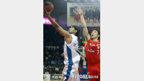 전태풍 26점, KCC 3연패 탈출