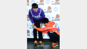 [포토] 장동민 급습에 유상무 ‘울상’…무슨일이?