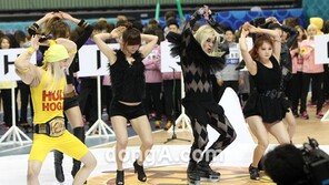 [포토] 붐, 레이디가가 울고 갈 ‘저렴 댄스’ 작렬