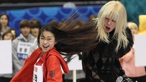 [포토] 보라 과격댄스에 레이디 붐도 ‘깜짝’