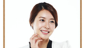 [더우먼동아 스타 뷰티] 왕지혜 세련된 ‘골든 브라운 아이 메이크업’